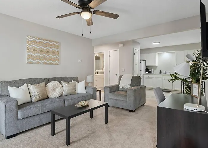 Modern King With Private Patio, Near Hospitals & State Fairgrounds